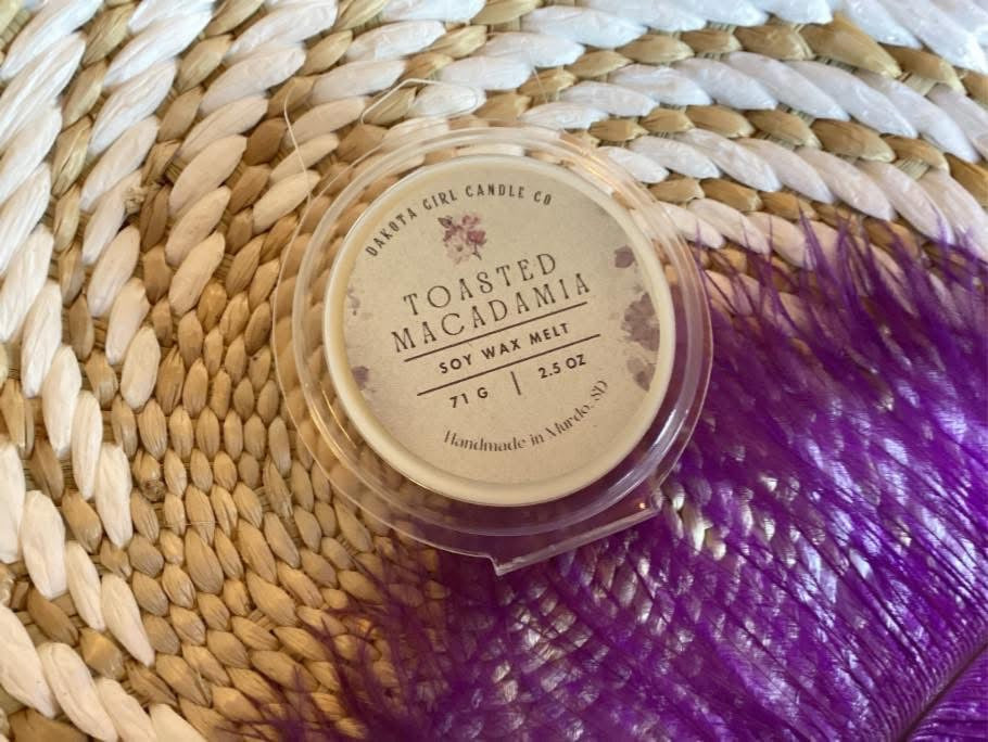 Toasted Macadamia Scented - Soy Wax Melts | Dye-Free Soy | Clamshell | 2.5 oz.